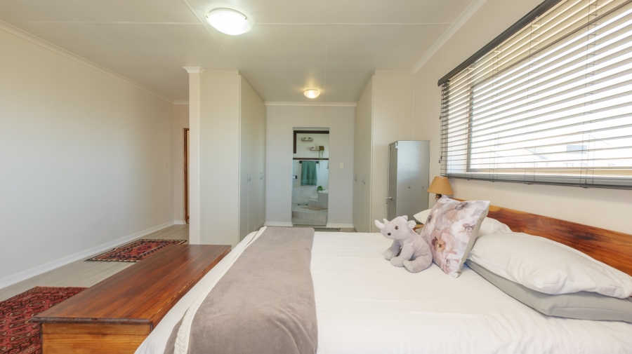 4 Bedroom Property for Sale in Struisbaai Western Cape